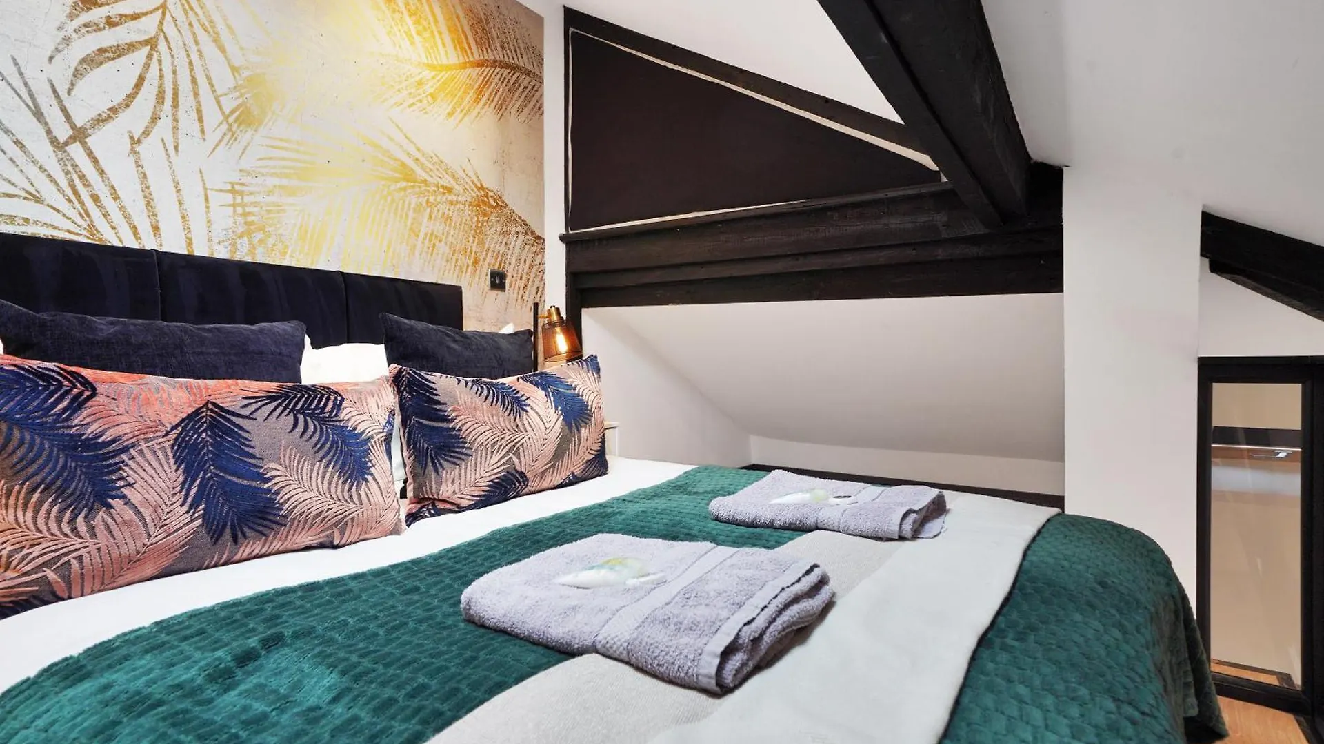 Вилла 30 Percent Off! Elegant Yorkshire Abode - Great Location - Sleeps 19 Каслфорд Дом отдыха