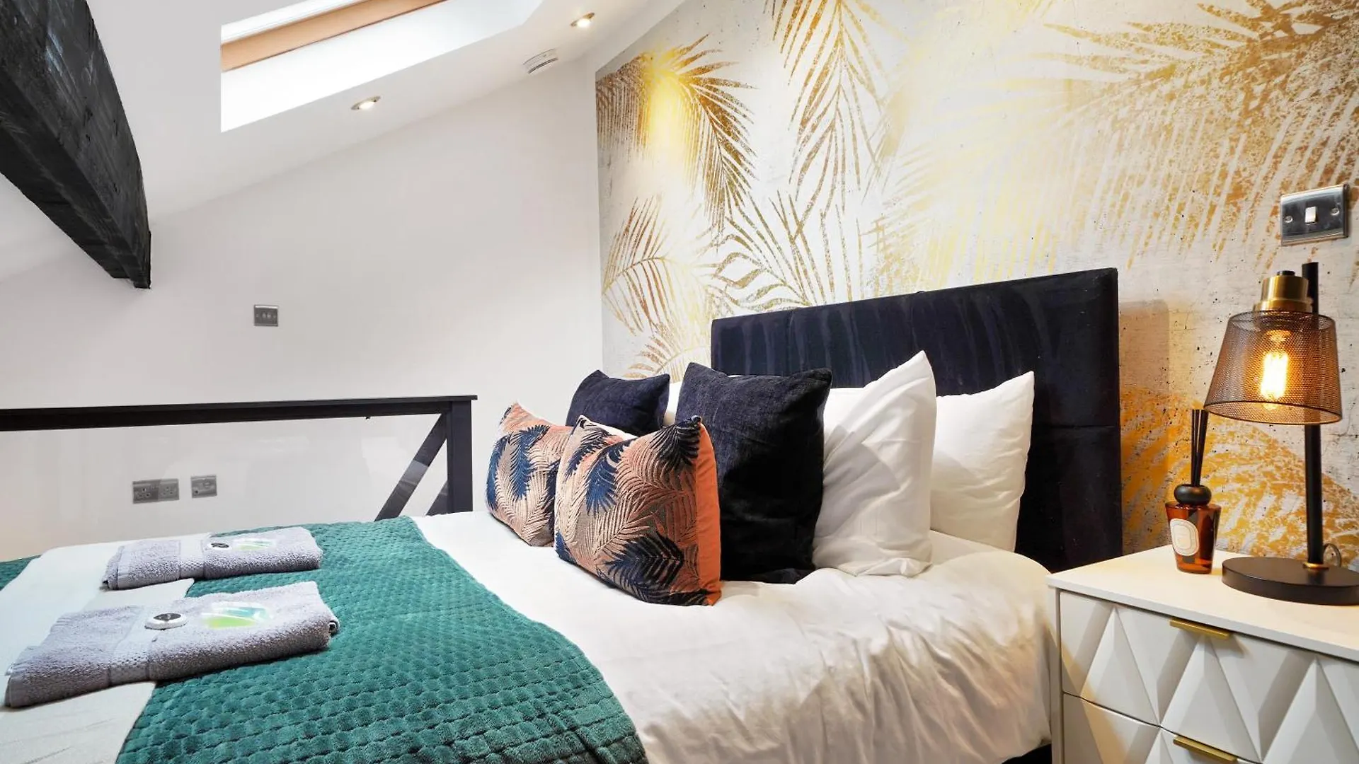 Вилла 30 Percent Off! Elegant Yorkshire Abode - Great Location - Sleeps 19 Каслфорд 0*,