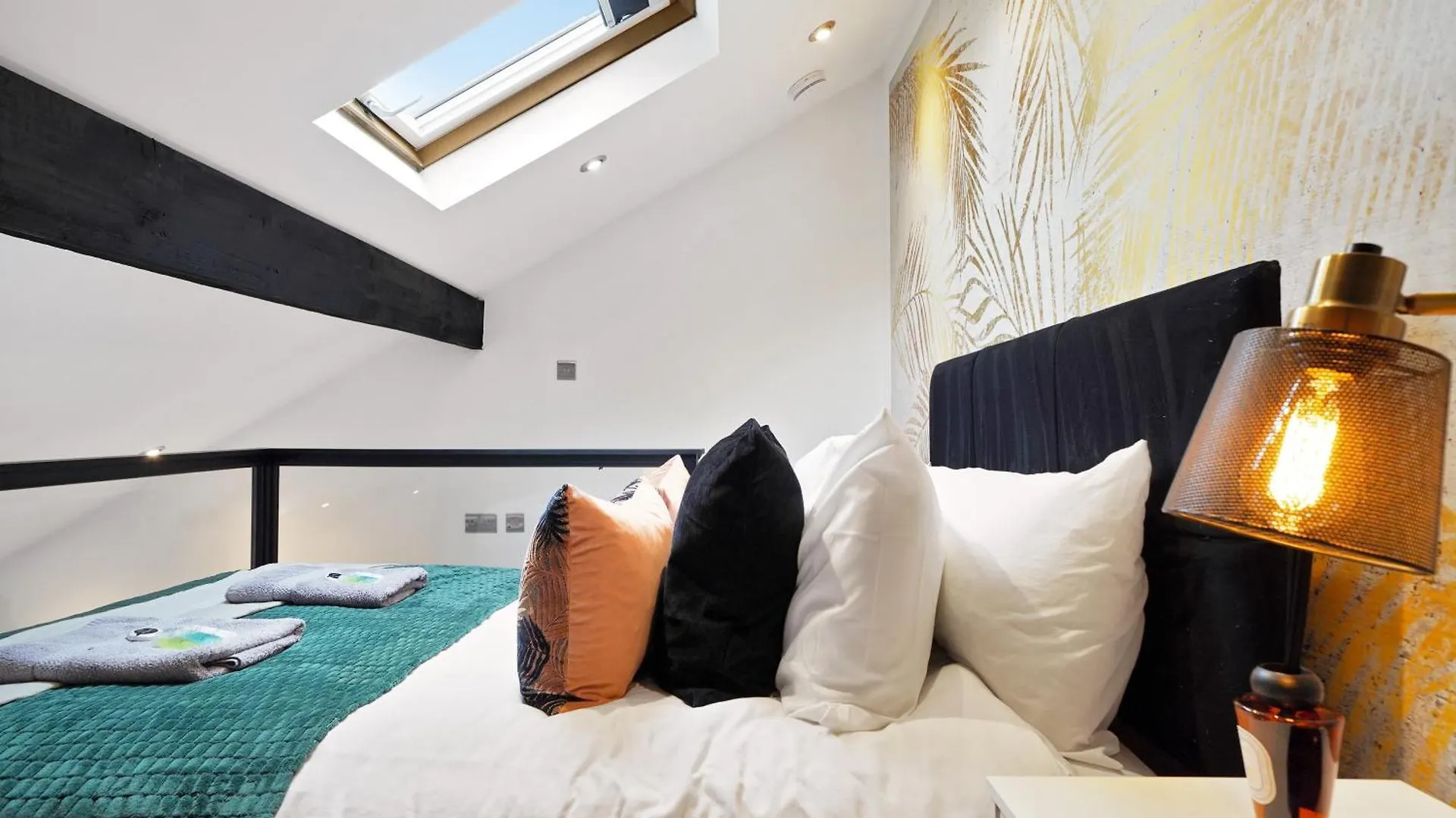 Вилла 30 Percent Off! Elegant Yorkshire Abode - Great Location - Sleeps 19 Каслфорд Дом отдыха