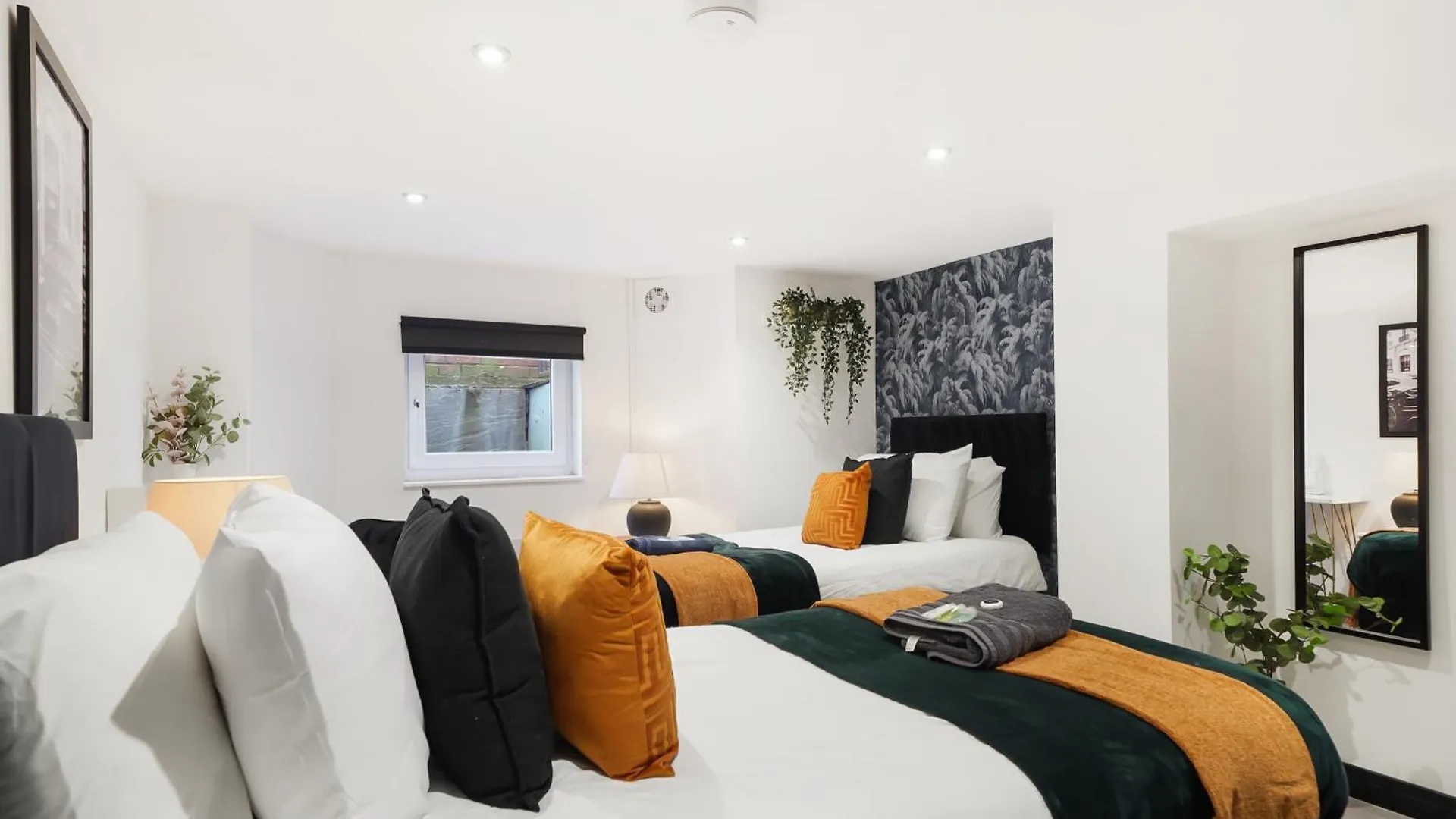 Дом отдыха Вилла 30 Percent Off! Elegant Yorkshire Abode - Great Location - Sleeps 19 Каслфорд
