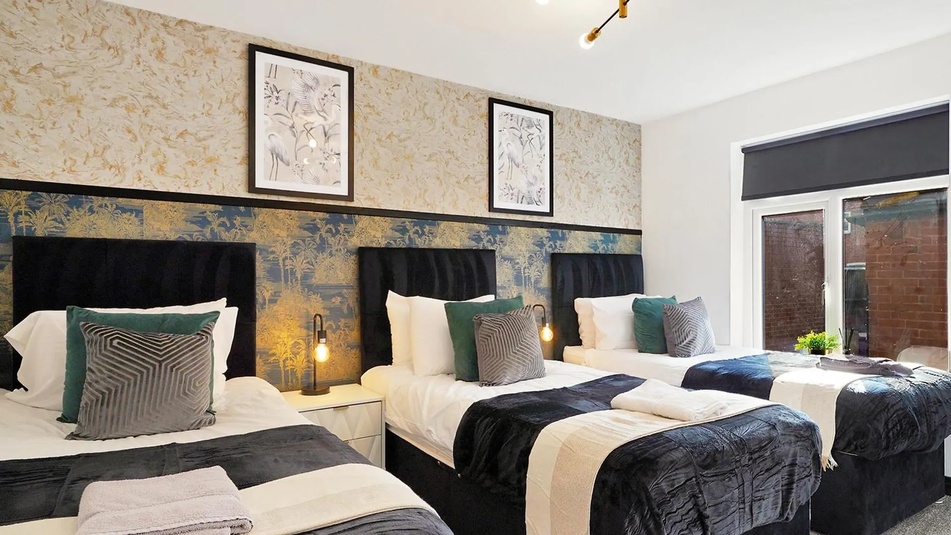 Вилла 30 Percent Off! Elegant Yorkshire Abode - Great Location - Sleeps 19 Каслфорд Дом отдыха