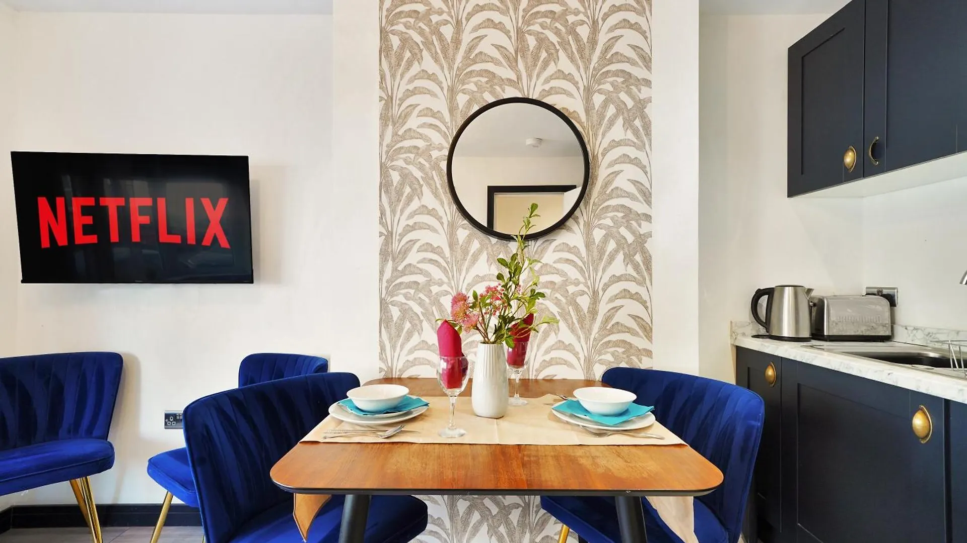 Дом отдыха Вилла 30 Percent Off! Elegant Yorkshire Abode - Great Location - Sleeps 19 Каслфорд