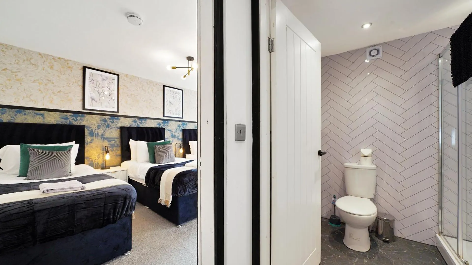 Вилла 30 Percent Off! Elegant Yorkshire Abode - Great Location - Sleeps 19 Каслфорд 0*,  Великобритания