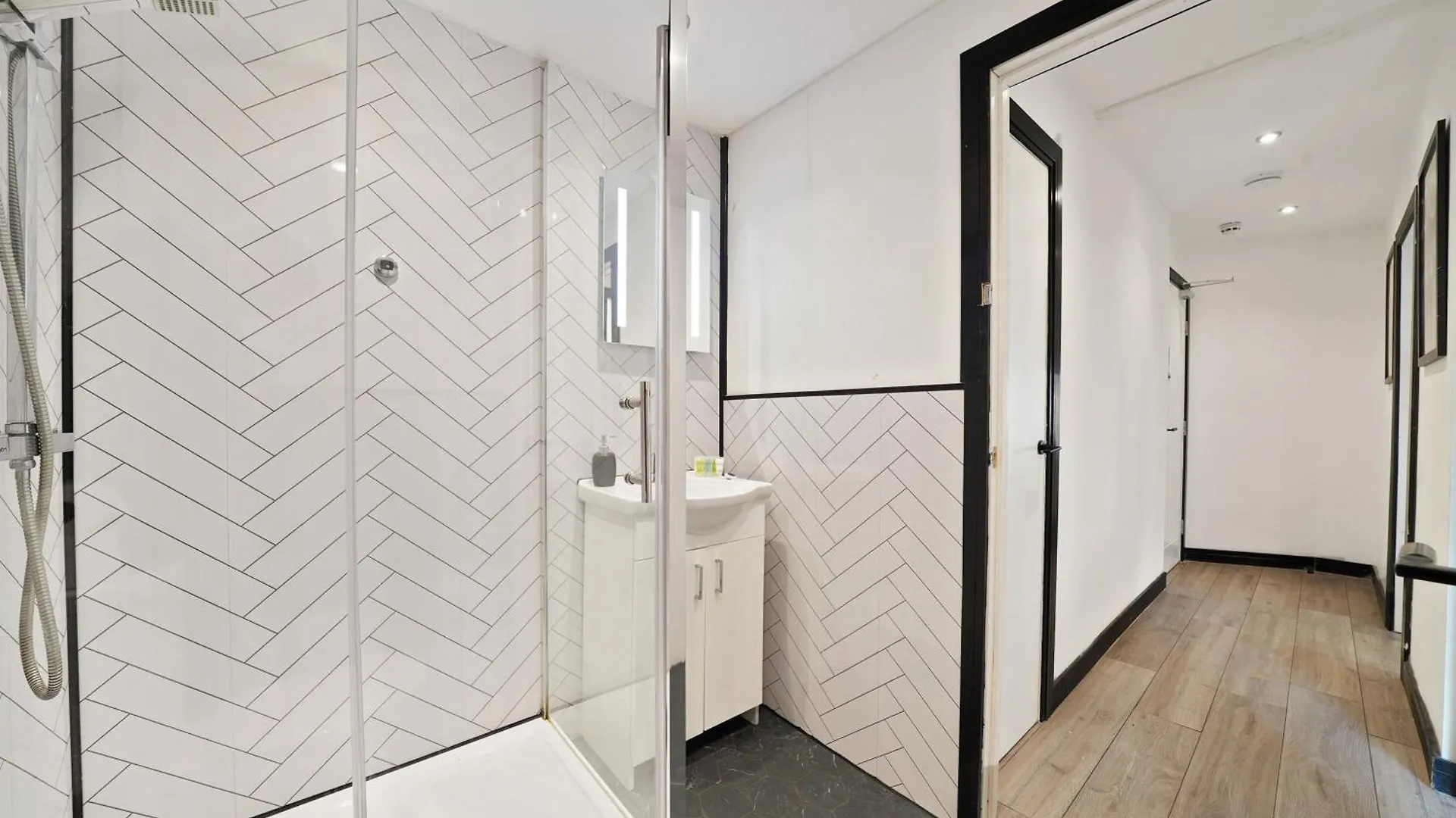 Вилла 30 Percent Off! Elegant Yorkshire Abode - Great Location - Sleeps 19 Каслфорд Дом отдыха