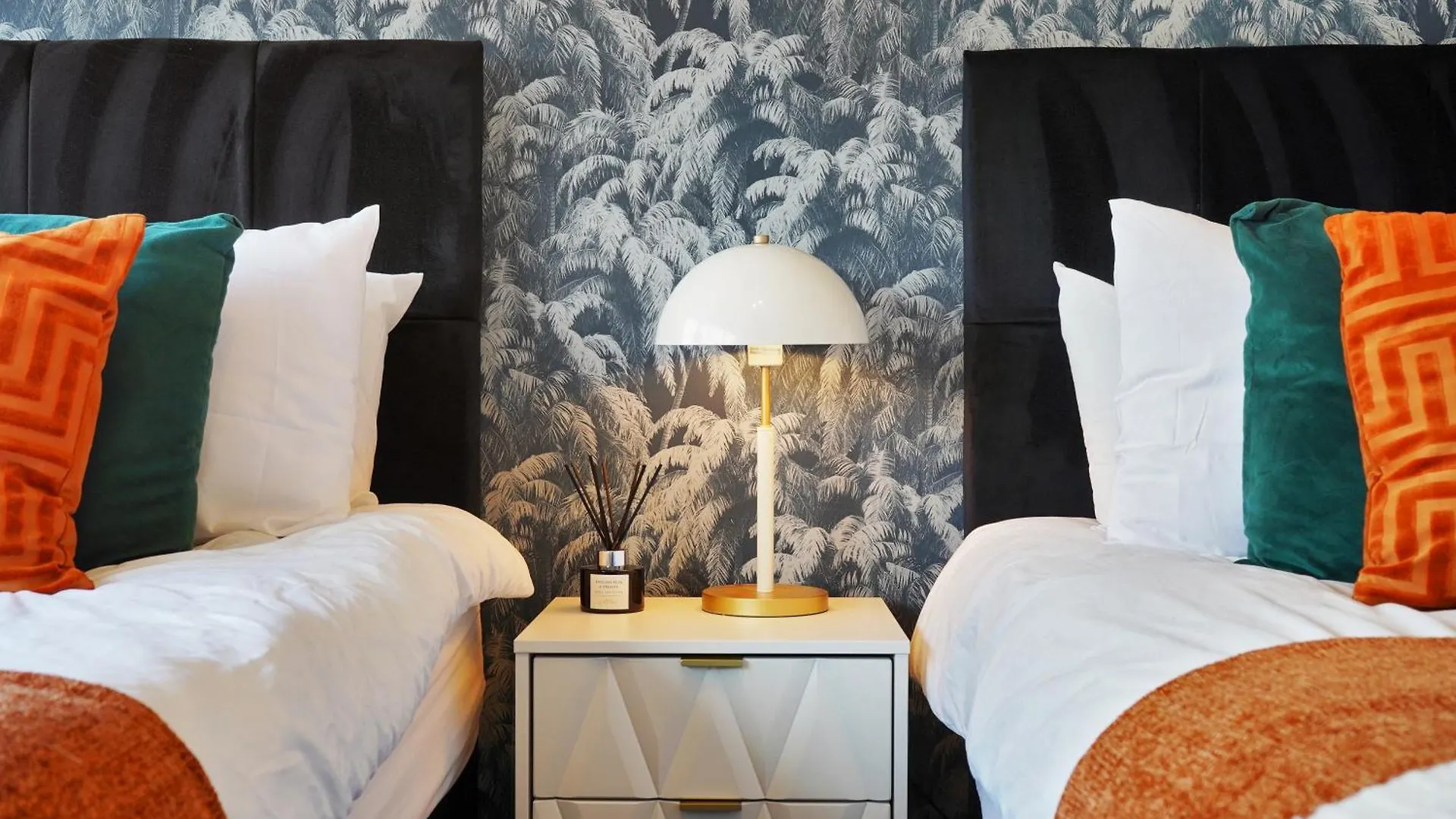 Вилла 30 Percent Off! Elegant Yorkshire Abode - Great Location - Sleeps 19 Каслфорд